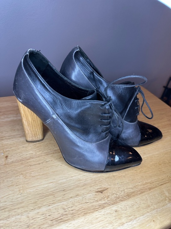 Yves Saint Laurent Black Two-Tone Lace-Up Pointed Heels main image 1